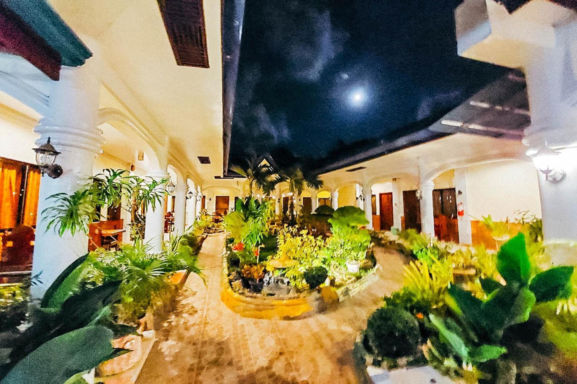 פורטו פרינססה Mbg Travellers Inn Powered By Cocotel מראה חיצוני תמונה