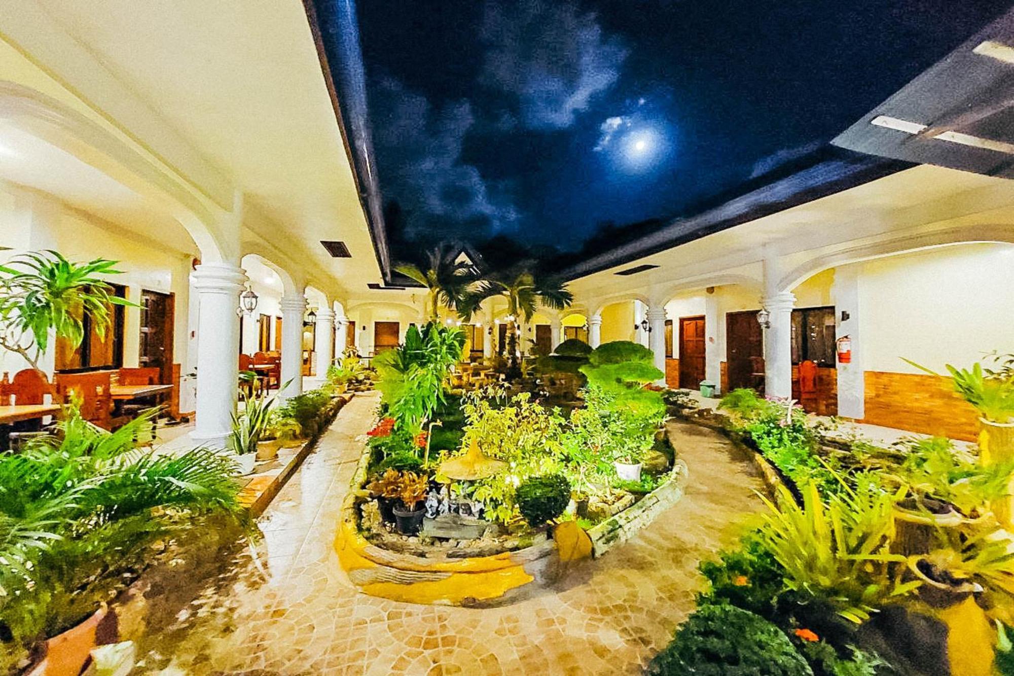 פורטו פרינססה Mbg Travellers Inn Powered By Cocotel מראה חיצוני תמונה